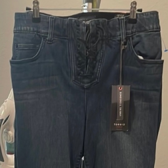 NWT Torrid Bombshell Skinny - Picture 2 of 9